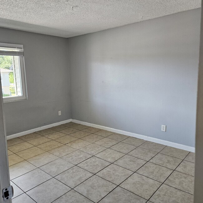 Building Photo - 205 Berry Tree Pl