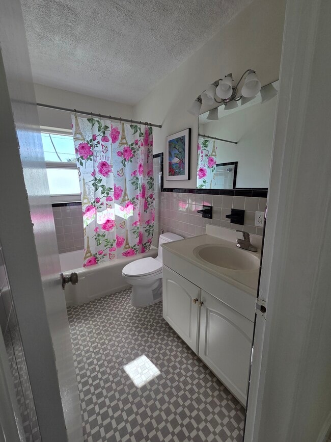 Building Photo - 1008 Macy St