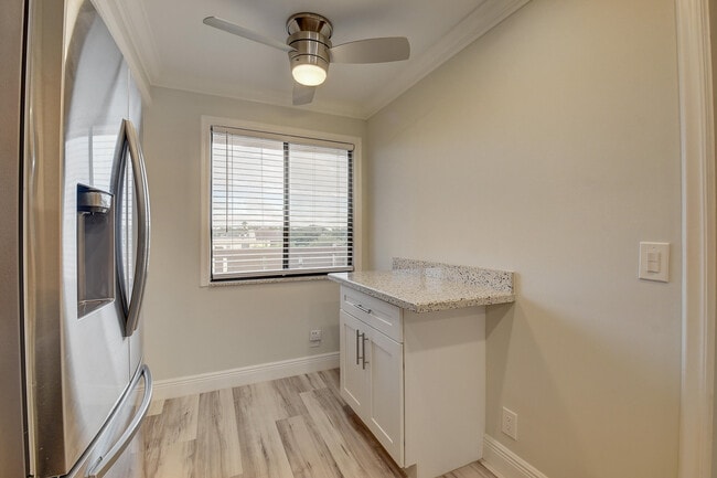 Building Photo - 7076 Huntington Ln