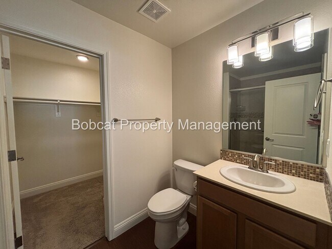 Building Photo - 3 Bed, 2.5 Bath, Townhome Located in Carson City - Mills Landing Community