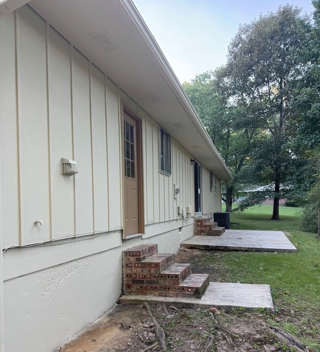 Building Photo - 3063 Sasanqua Ln SW