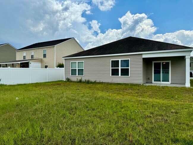 Building Photo - 15 Hawkhorn Ct
