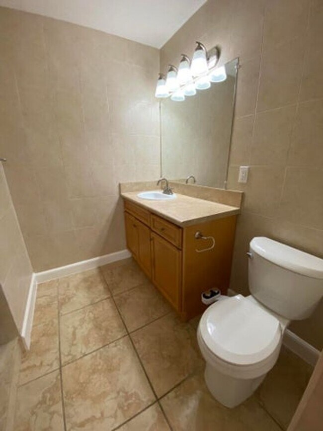 Building Photo - 3436 Housatonic Dr