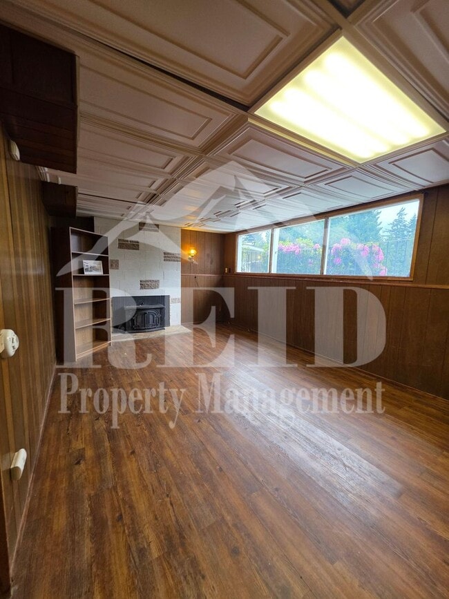 Building Photo - Central Kitsap Home with Large Fenced Yard Close to Shopping, Base, & Kitsap Lake