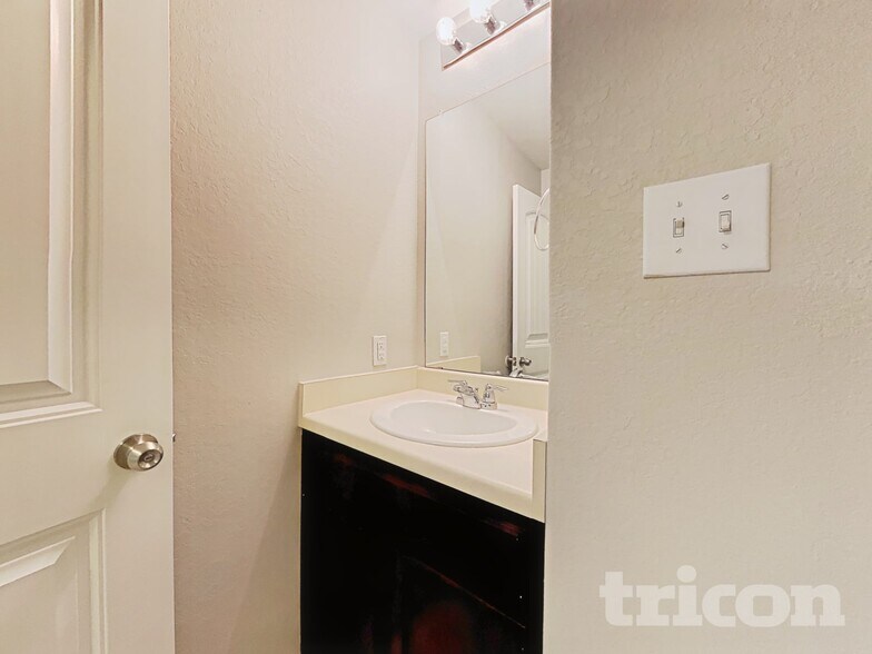 Building Photo - 15431 Cooks Petrel