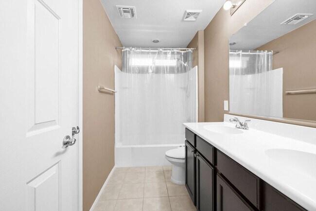 Building Photo - 4 Bedroom Home with Community Pool in Vail...
