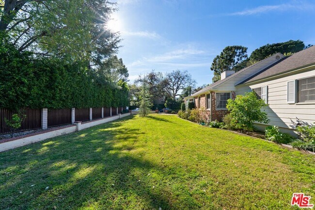 Building Photo - 17117 Weddington St