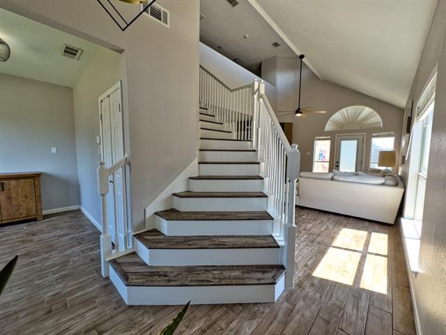 Building Photo - 1402 Stone Canyon Way