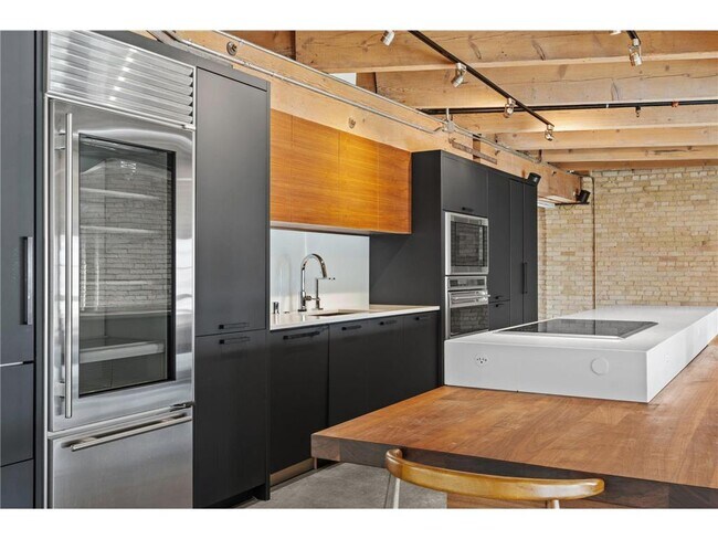 Building Photo - 404 N Washington Ave