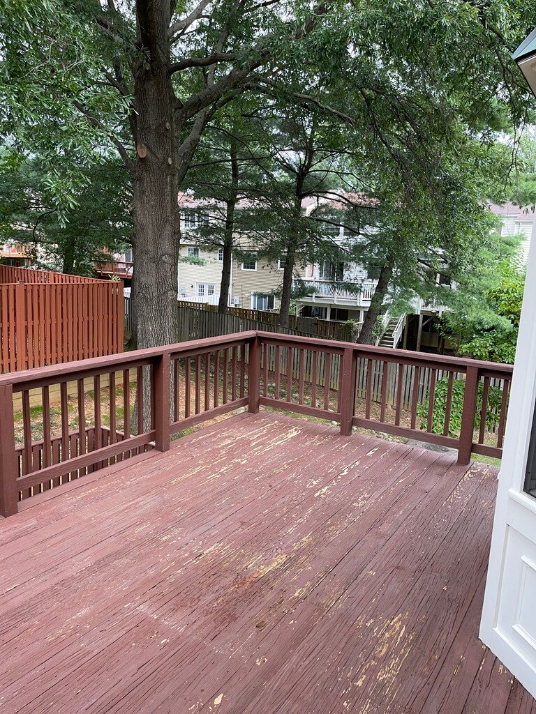 Deck - 2100 Bobbyber Dr