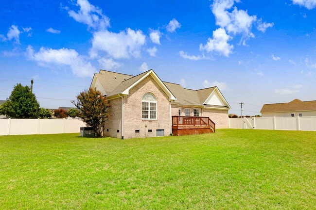 Building Photo - *DETACHED GARAGE/WORKSHOP!* Gorgeous home on HUGE acre lot in Princeton