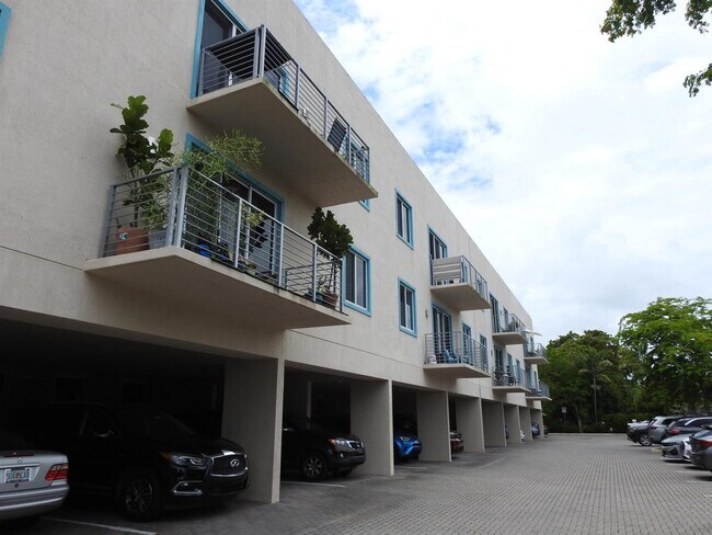 Building Photo - 1550 NE 34th Ct
