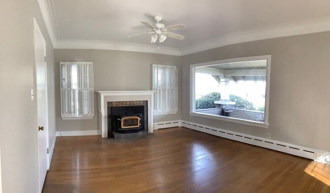 Building Photo - Large home/3bed 3 bath with bonus/office room just outside of PSNS and close to Bremerton Ferry