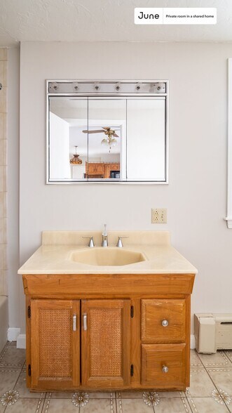 Building Photo - Room in Shared 3 bed/1 bath home