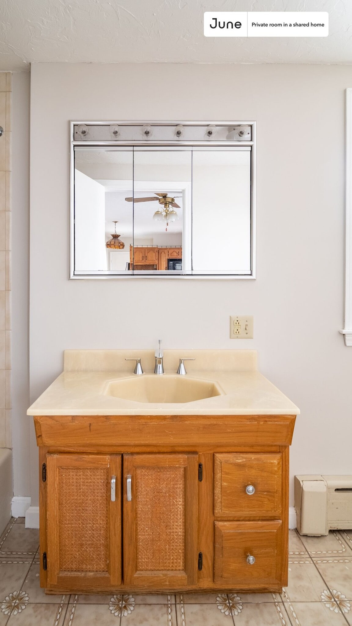 Building Photo - Room in Shared 3 bed/1 bath home