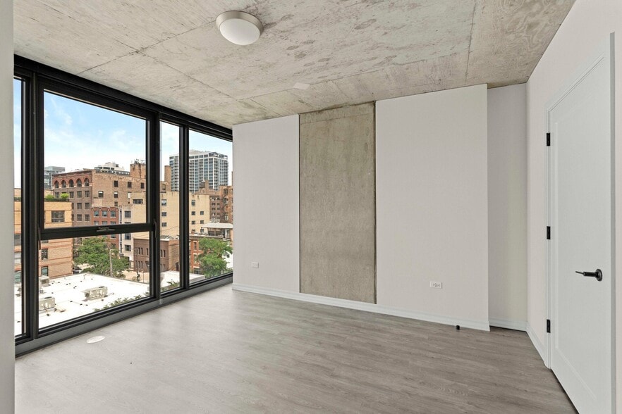 Building Photo - 167 W Huron St