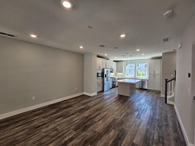 Building Photo - 122 Ranch Ln