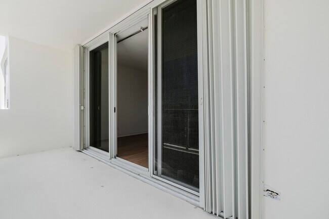 Building Photo - 2800 N Flagler Dr