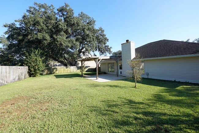 Building Photo - Shalimar Location