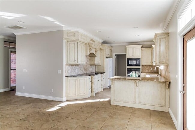Building Photo - 4640 Olde Village Cir