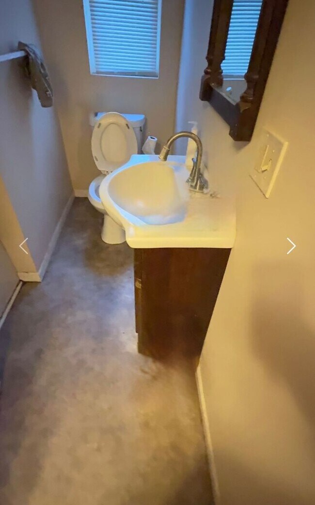 Building Photo - 283 W Main St