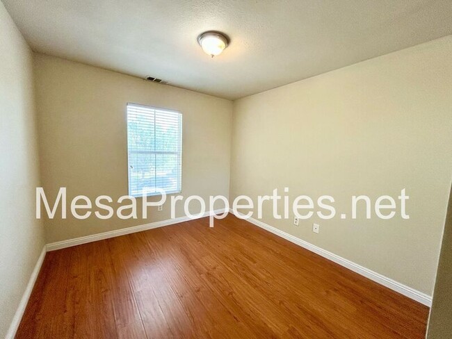Building Photo - 14051 Yearling Ln
