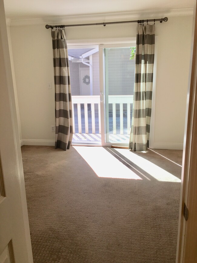 Building Photo - 2210 Canyon Dr