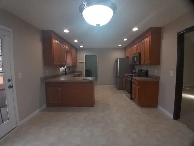 Building Photo - 3525 Drayton Dr