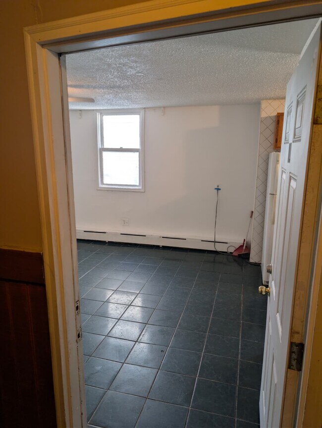 Building Photo - 76 Grove Ave