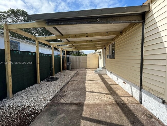 Building Photo - 11942 N Branch Rd