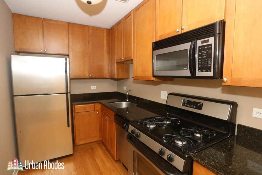 Building Photo - 637 W Wrightwood Ave