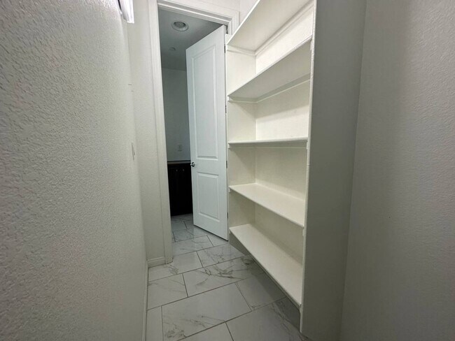 Building Photo - STUNNING LUXURY TOLL BROTHERS DESIGN TOWNH...