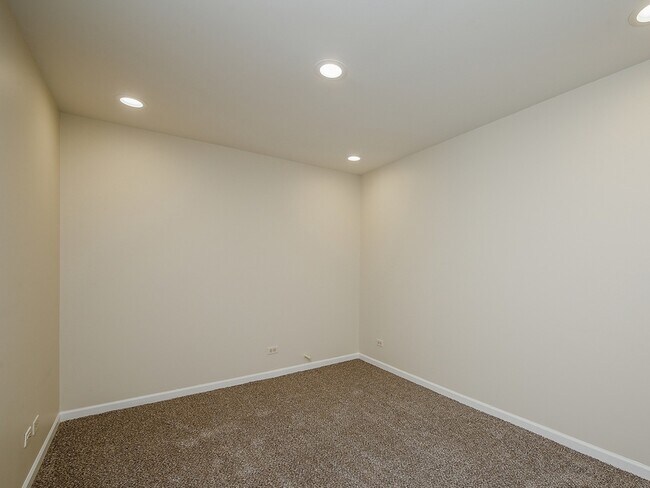 Building Photo - 325 Loomis St