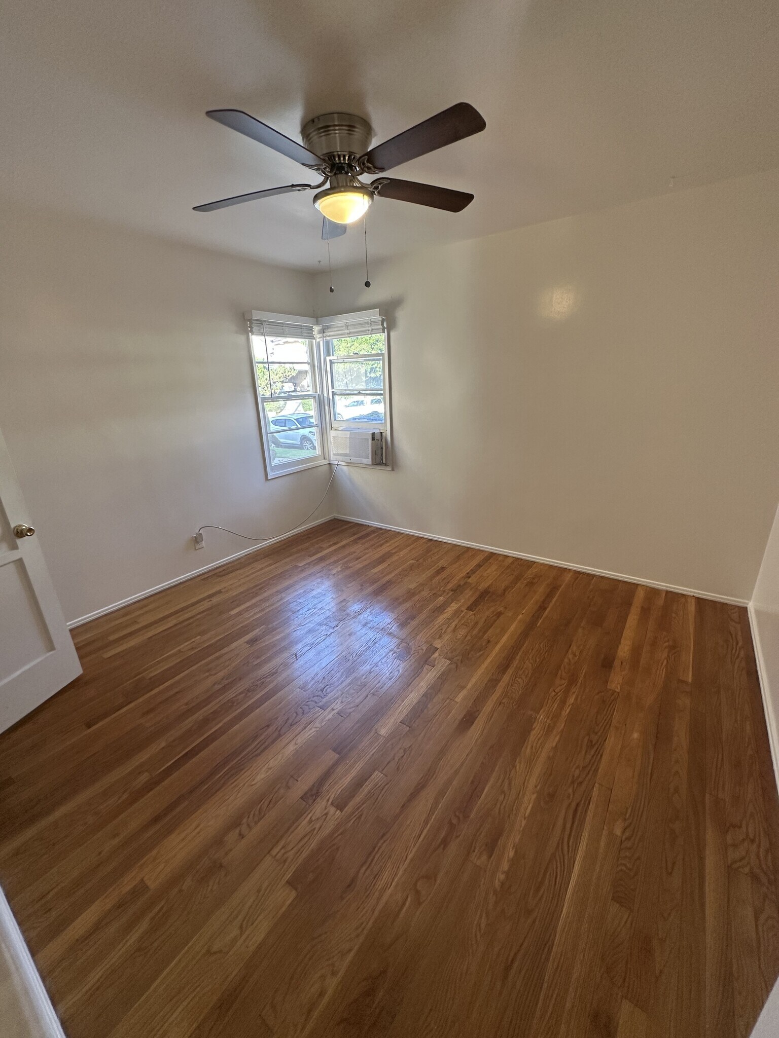 Building Photo - 2441 Silver Lake Blvd