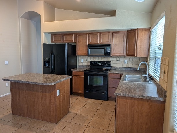 Building Photo - 41874 Colby Dr