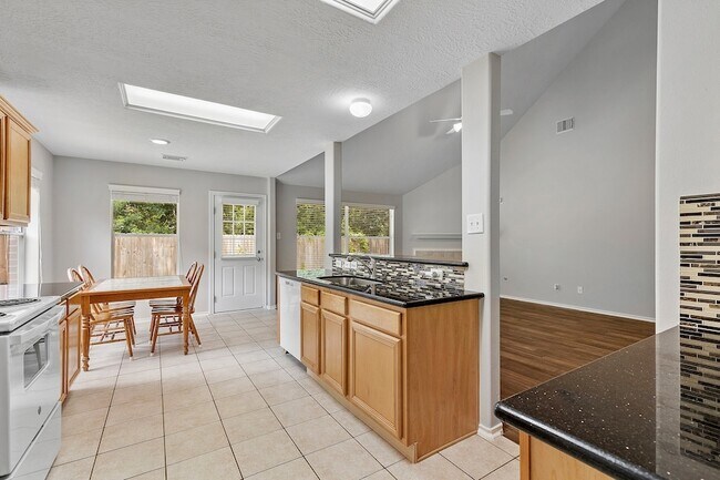 Building Photo - 18111 Stone Trail Manor Dr