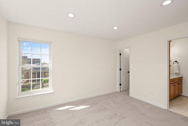 Building Photo - 42465 Regal Wood Dr