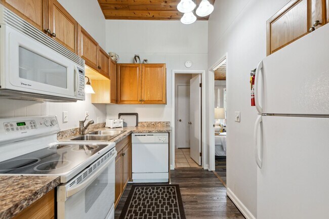 Building Photo - 1 bedroom, 1 bath condo on Whitefish Lake