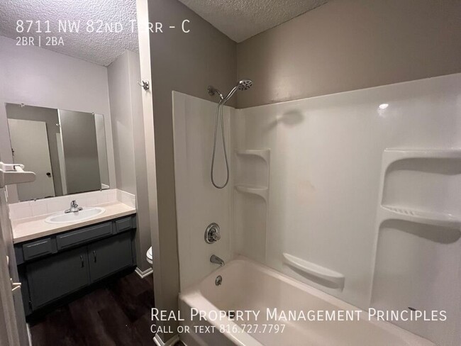 Building Photo - **MOVE-IN SPECIAL** Newly Renovated 2 bedr...