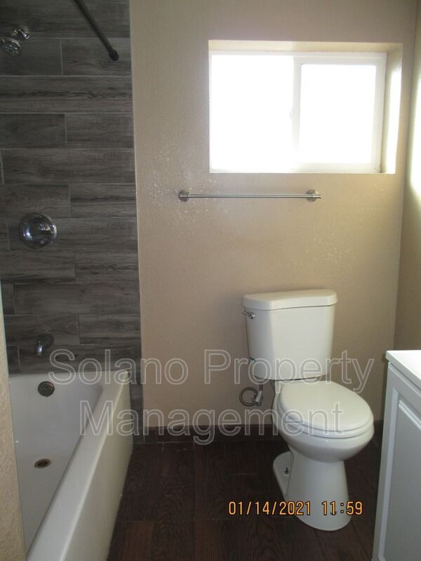 Building Photo - 721 Broadway St