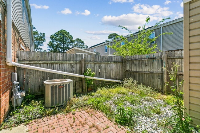 Building Photo - 506 Genneys Way