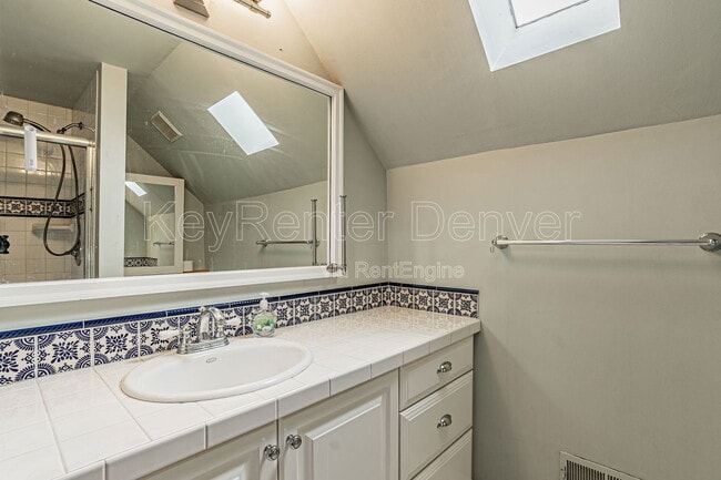 Building Photo - 2141 Irving St