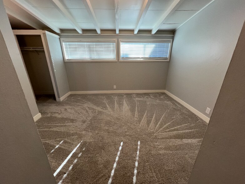 Building Photo - 742 Lakebird Dr