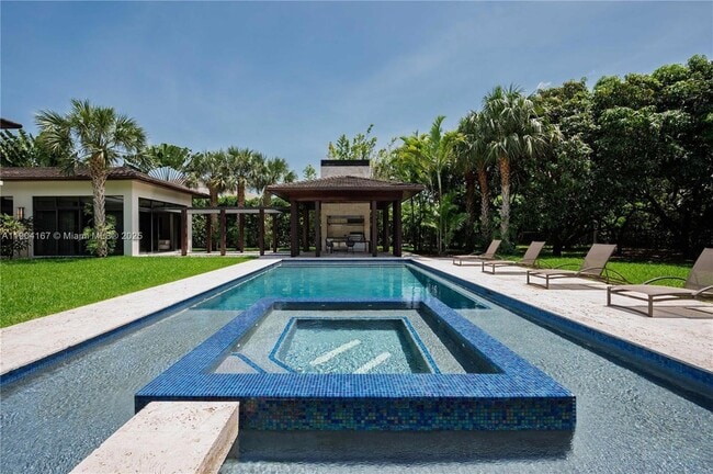 Building Photo - 9000 SW 63rd Ct