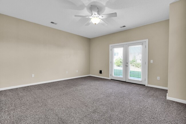 Building Photo - Charming 3-Bed Townhome in Prime Richmond Hill Location!