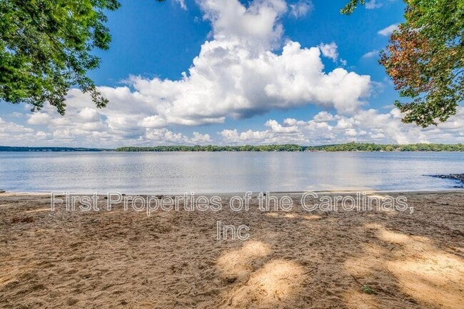 Building Photo - 26012 Misty Way Dr