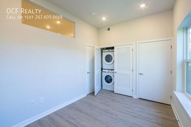 Building Photo - 1330 S Patton St