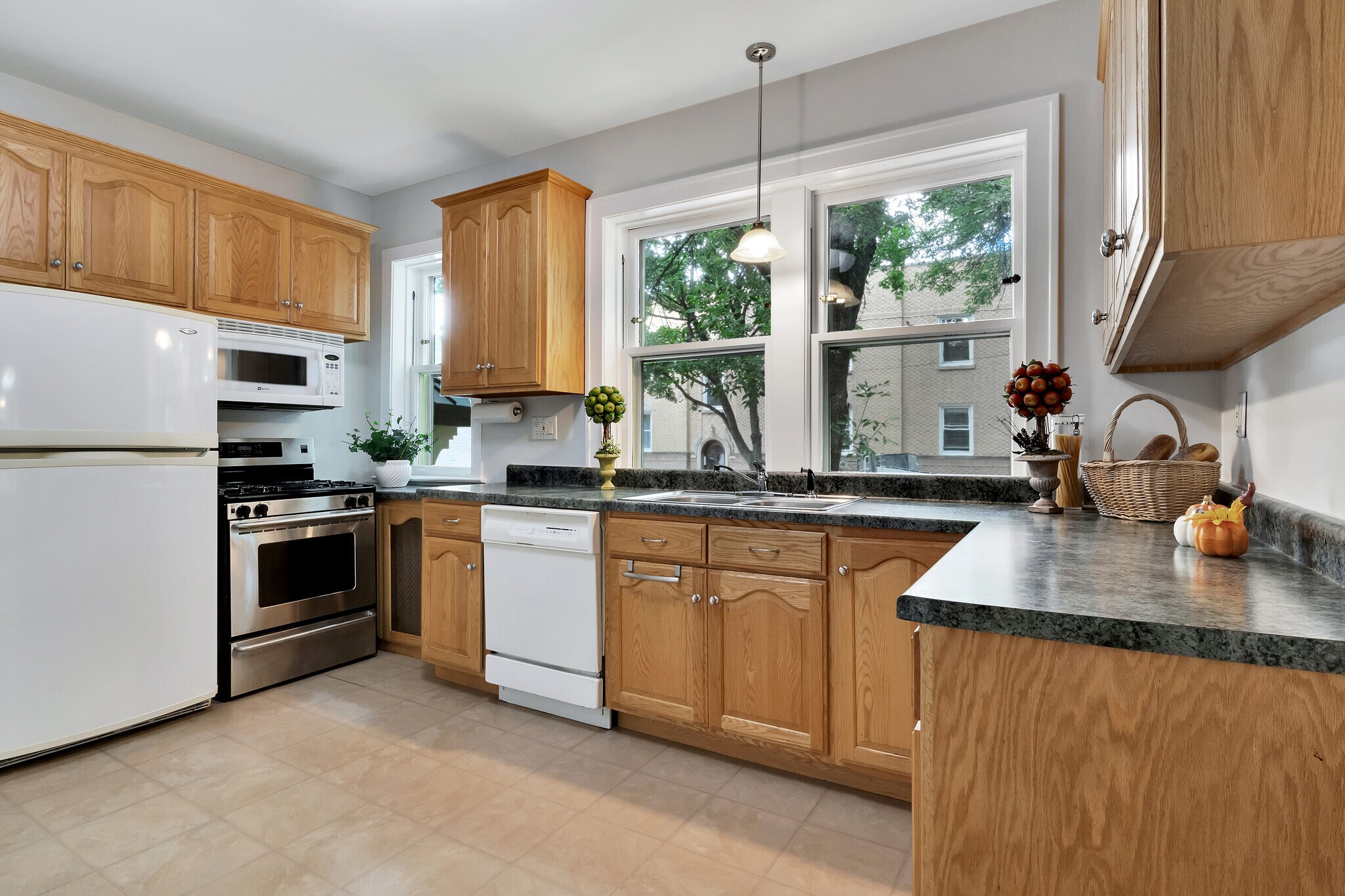 Building Photo - 5658 N Campbell Ave