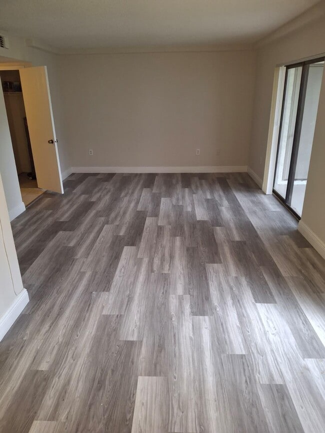 Building Photo - 3222 Coral Lake Ln