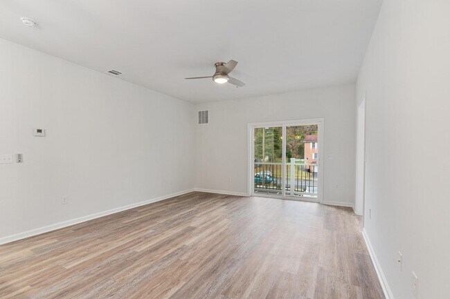 Building Photo - 565 W Lehigh St